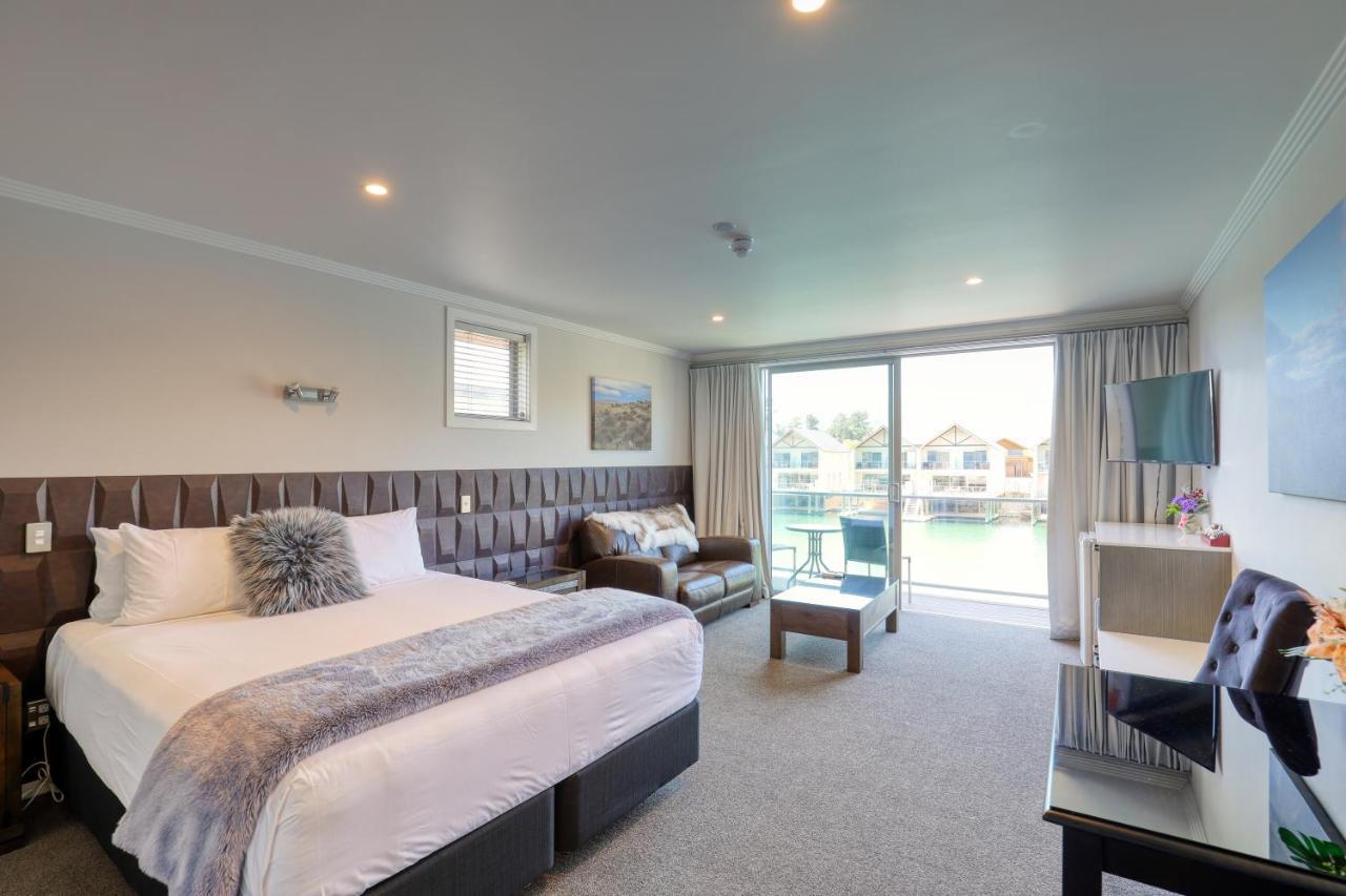 Marsden Lake Resort Central Otago Cromwell Kültér fotó A typical hotel room