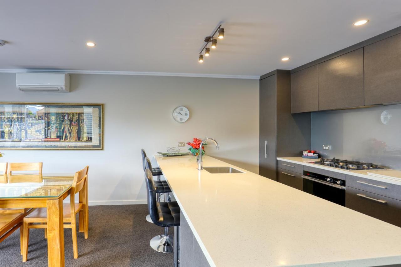 Marsden Lake Resort Central Otago Cromwell Kültér fotó A modern kitchen
