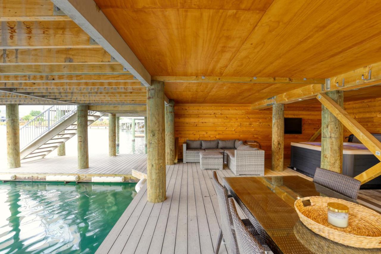 Marsden Lake Resort Central Otago Cromwell Kültér fotó The interior of the pool house