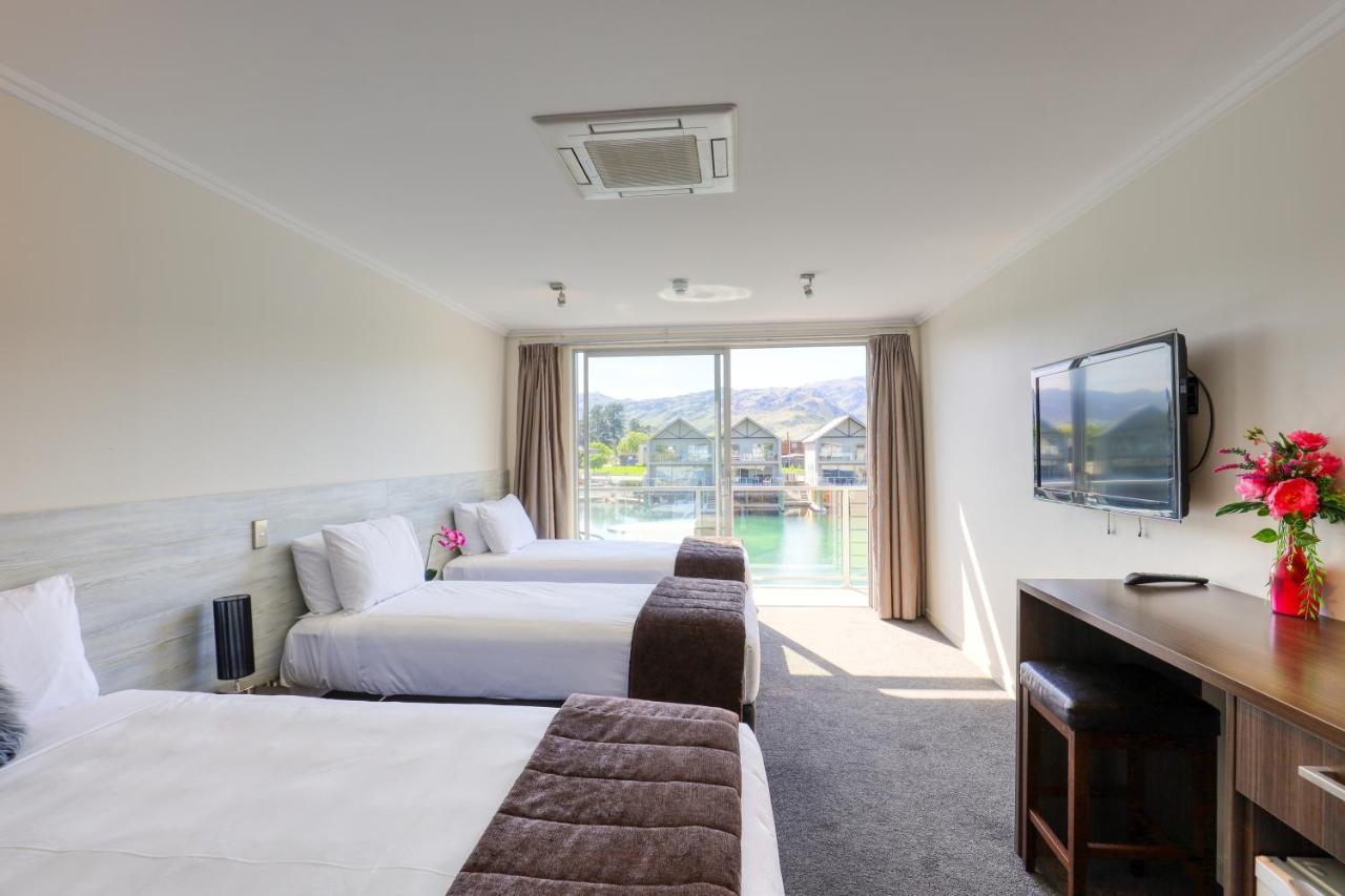Marsden Lake Resort Central Otago Cromwell Kültér fotó A typical hotel room