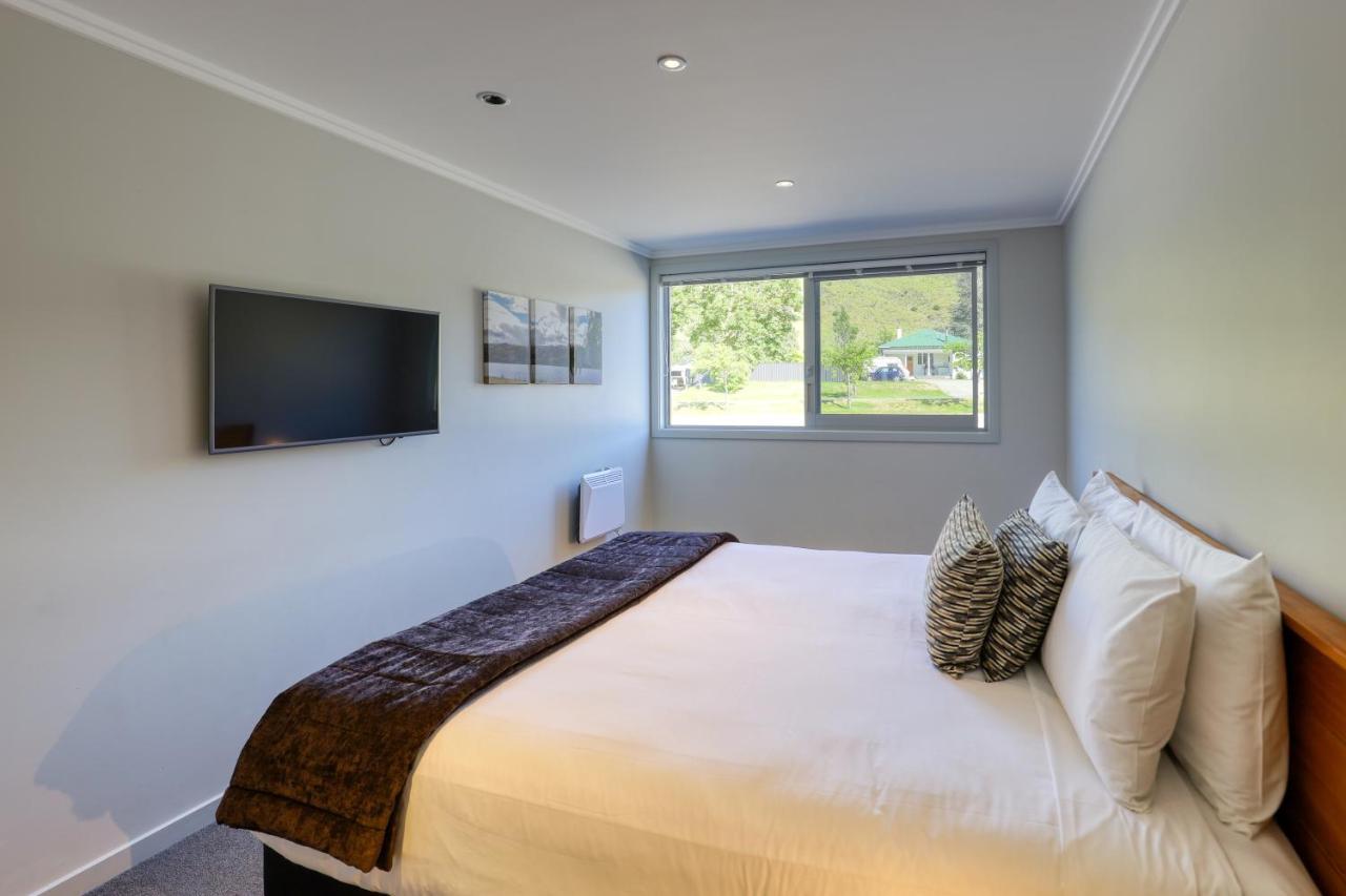 Marsden Lake Resort Central Otago Cromwell Kültér fotó A bedroom at the hotel