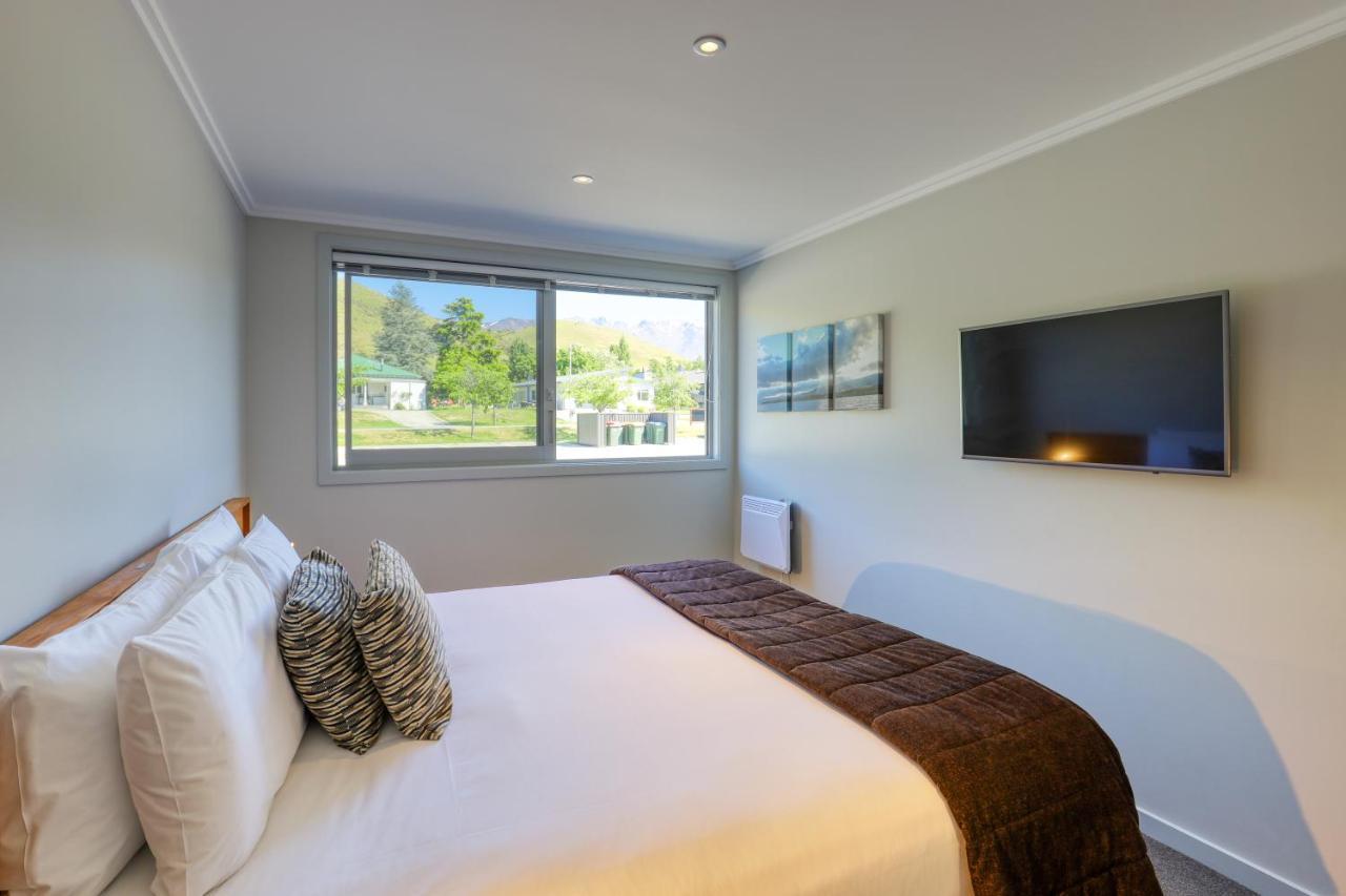 Marsden Lake Resort Central Otago Cromwell Kültér fotó A bedroom at the hotel