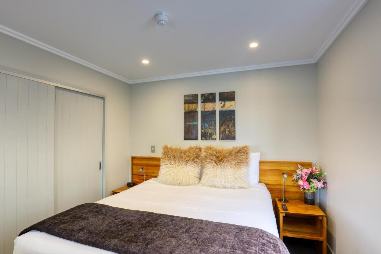 Marsden Lake Resort Central Otago Cromwell Kültér fotó A bedroom at the hotel