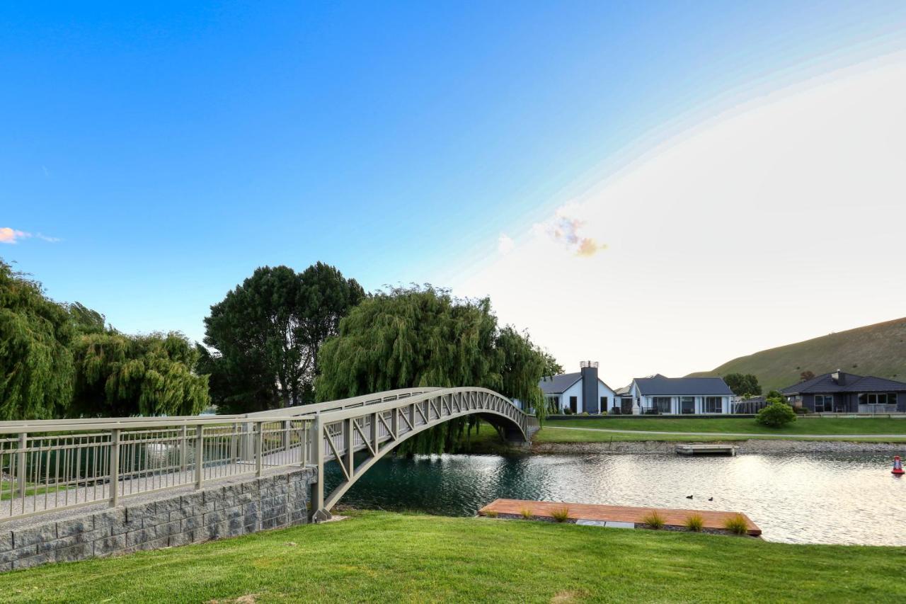 Marsden Lake Resort Central Otago Cromwell Kültér fotó Bridge over the River Clyde