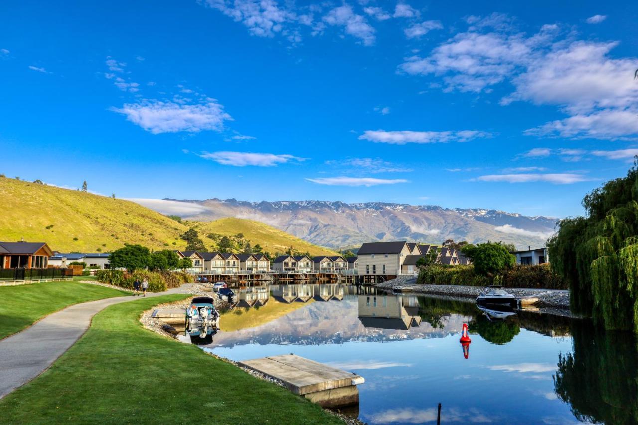 Marsden Lake Resort Central Otago Cromwell Kültér fotó The village of Jack's Point