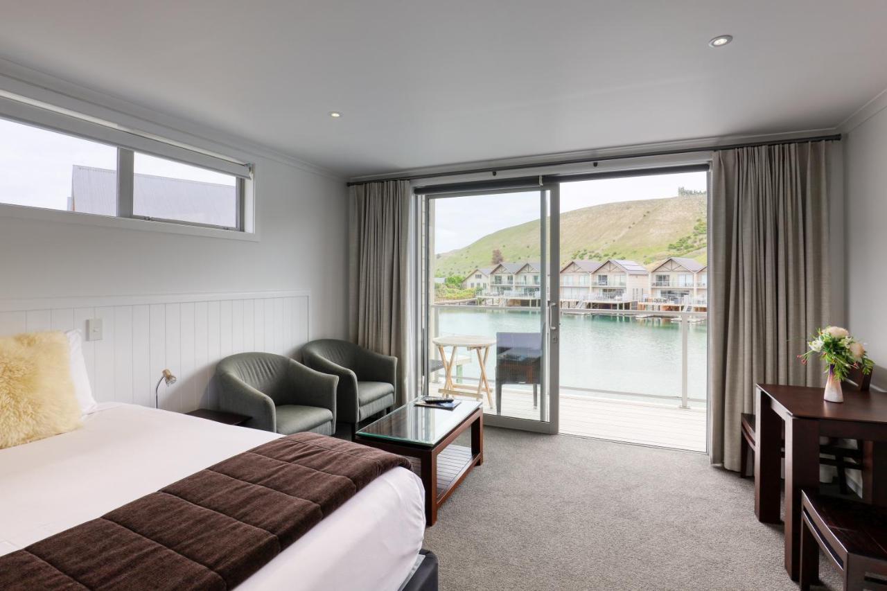 Marsden Lake Resort Central Otago Cromwell Kültér fotó A room at the Jack's Point hotel