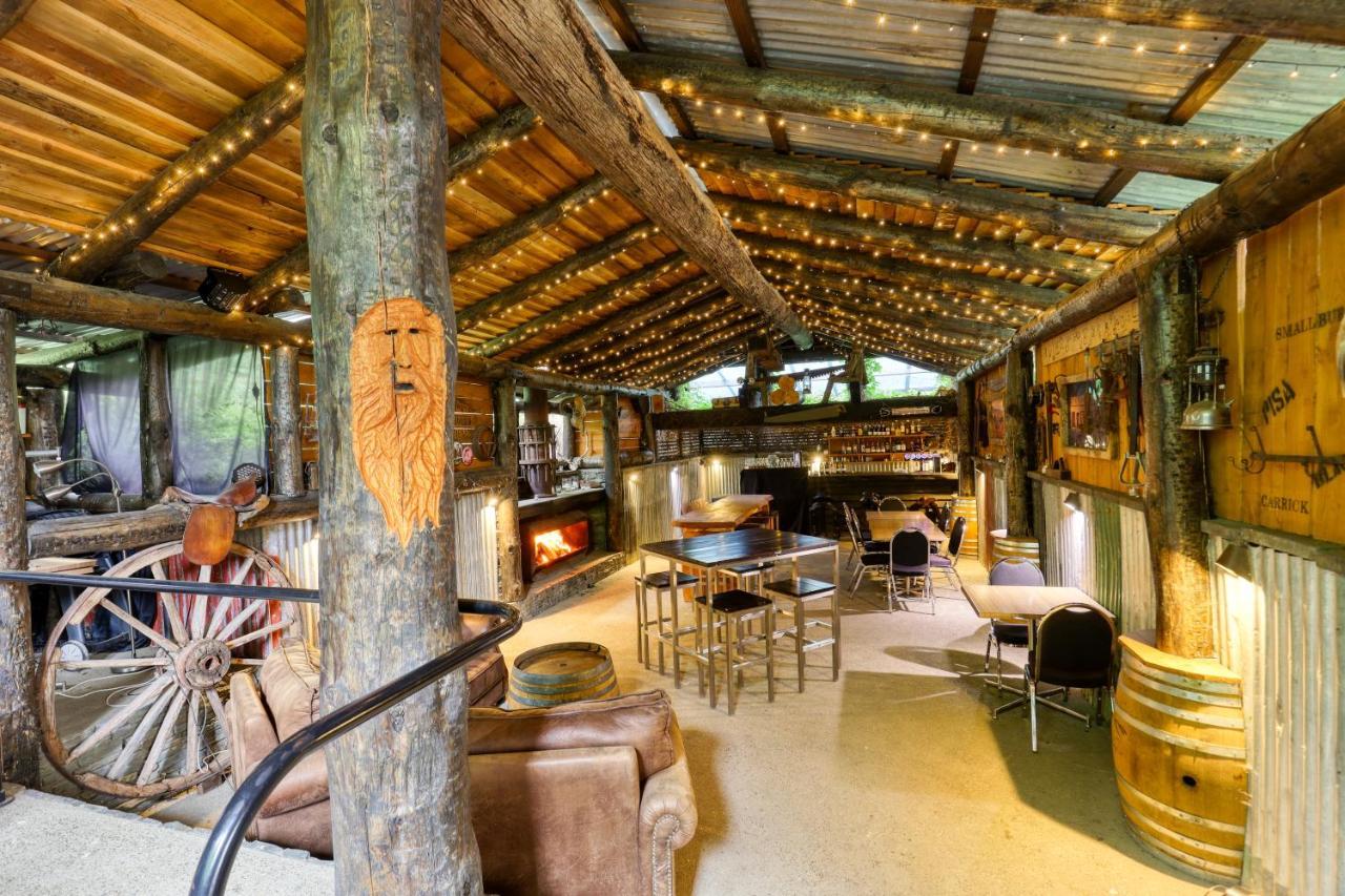 Marsden Lake Resort Central Otago Cromwell Kültér fotó The interior of the Treehouse