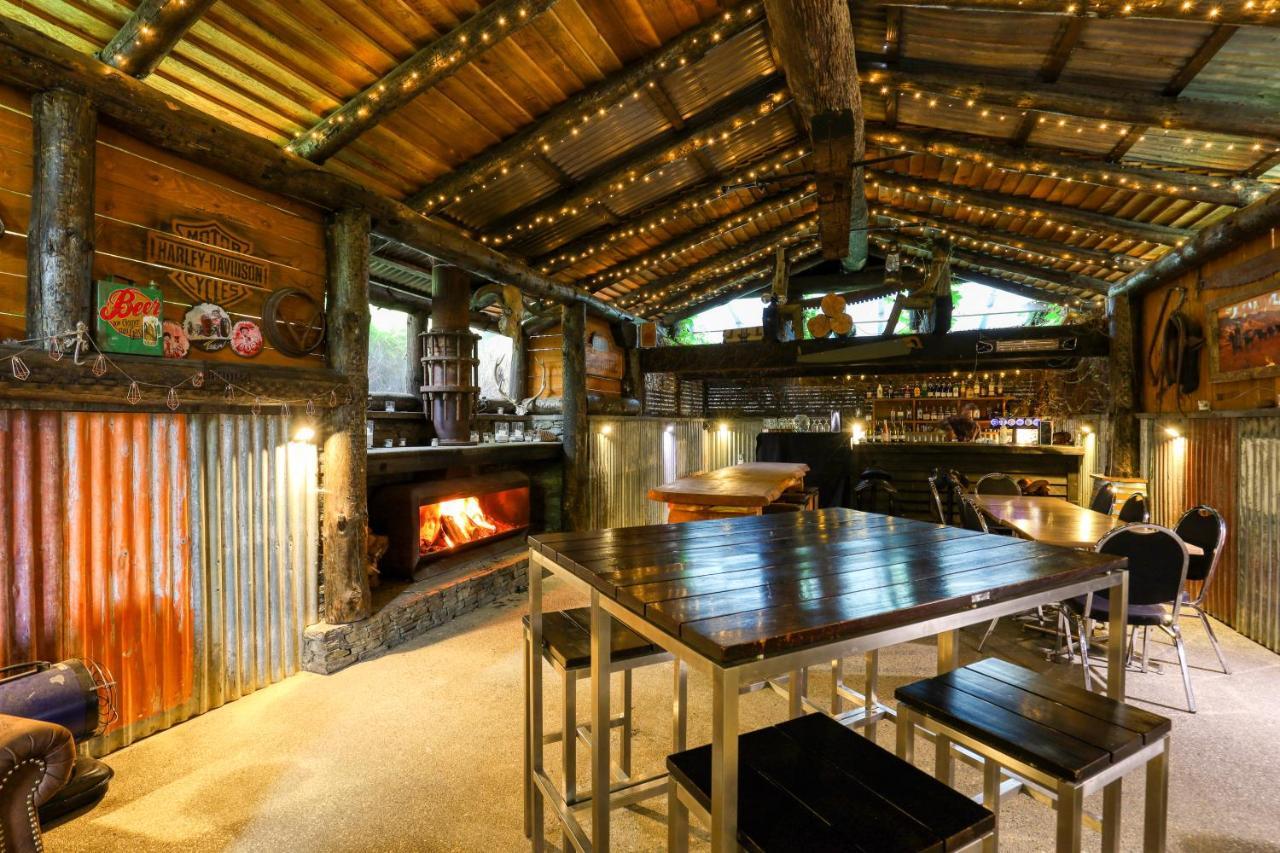 Marsden Lake Resort Central Otago Cromwell Kültér fotó The interior of the bar